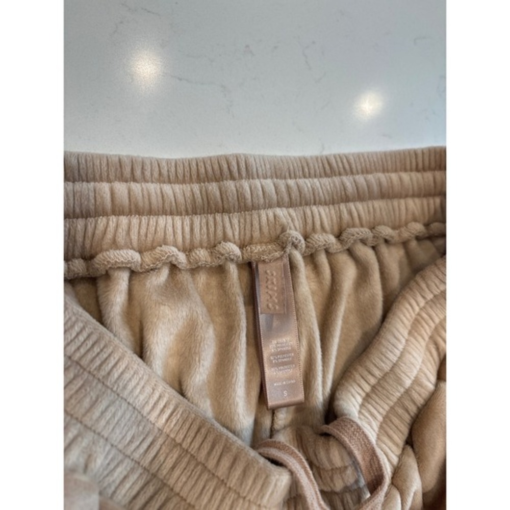 Skims Velour Jogger Honey Tan Beige Velvet Lounge Sweatpants Small - Picture 1 of 5